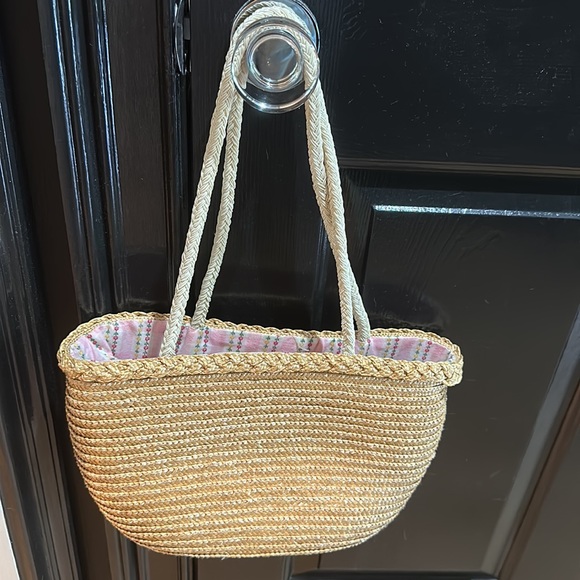 Straw Purse with Pretty Pink Fabric Interior - Picture 4 of 5